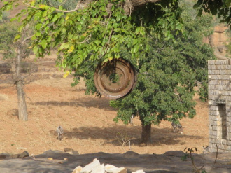 02 La Cloche De L Ecole   Une Roue